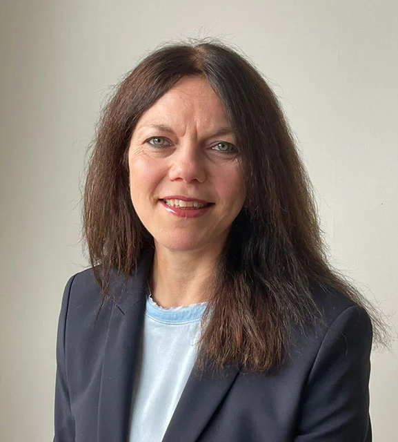 Dr. iur. lic. phil. Sandra Sykora, Juristin und Kunsthistorikerin